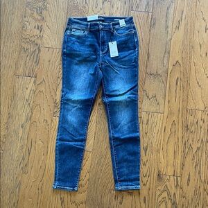 Judy Blue NWT Dark Wash Midrise Skinny Jeans 11/30